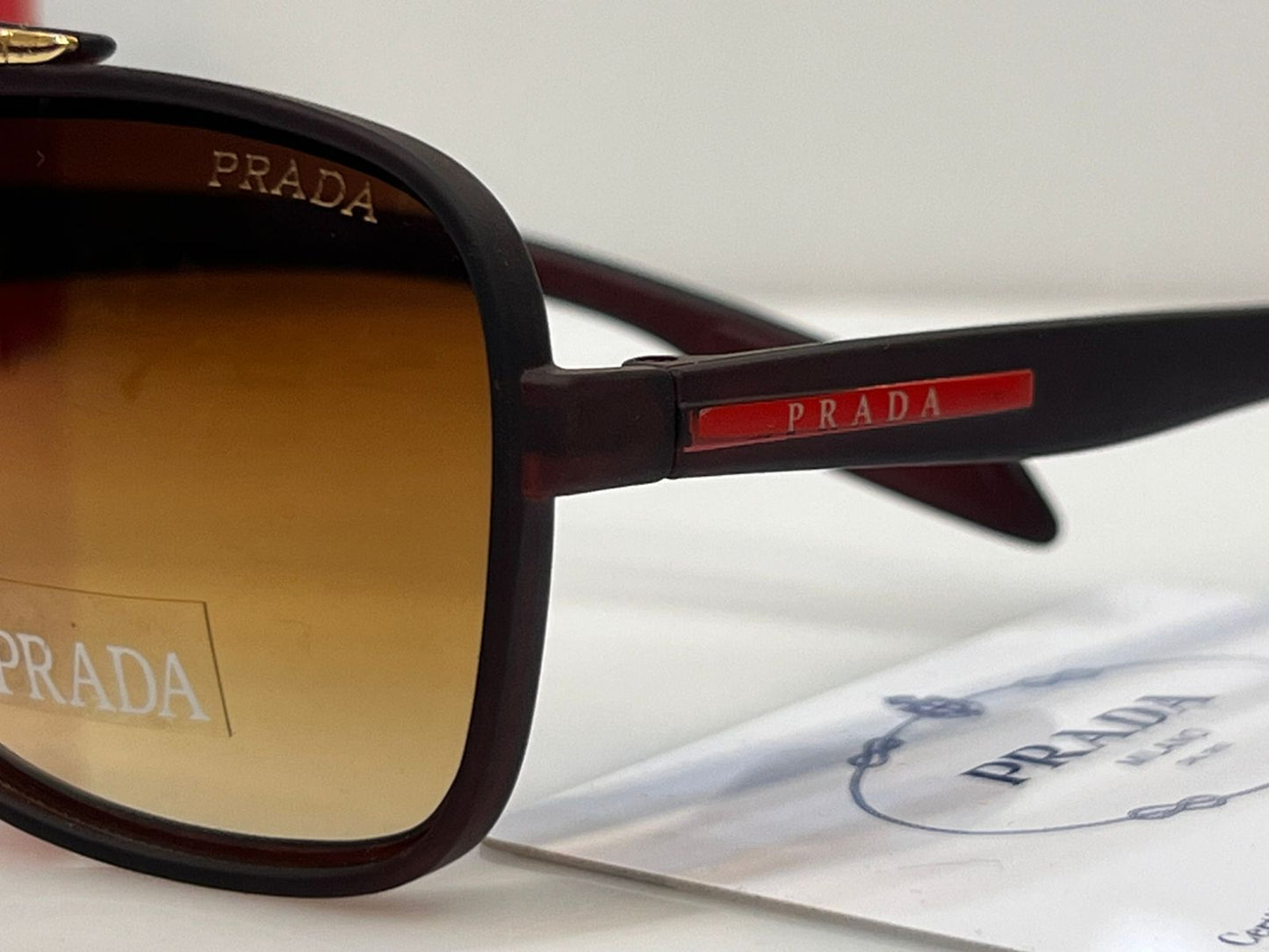 Prádá Unisex Shades