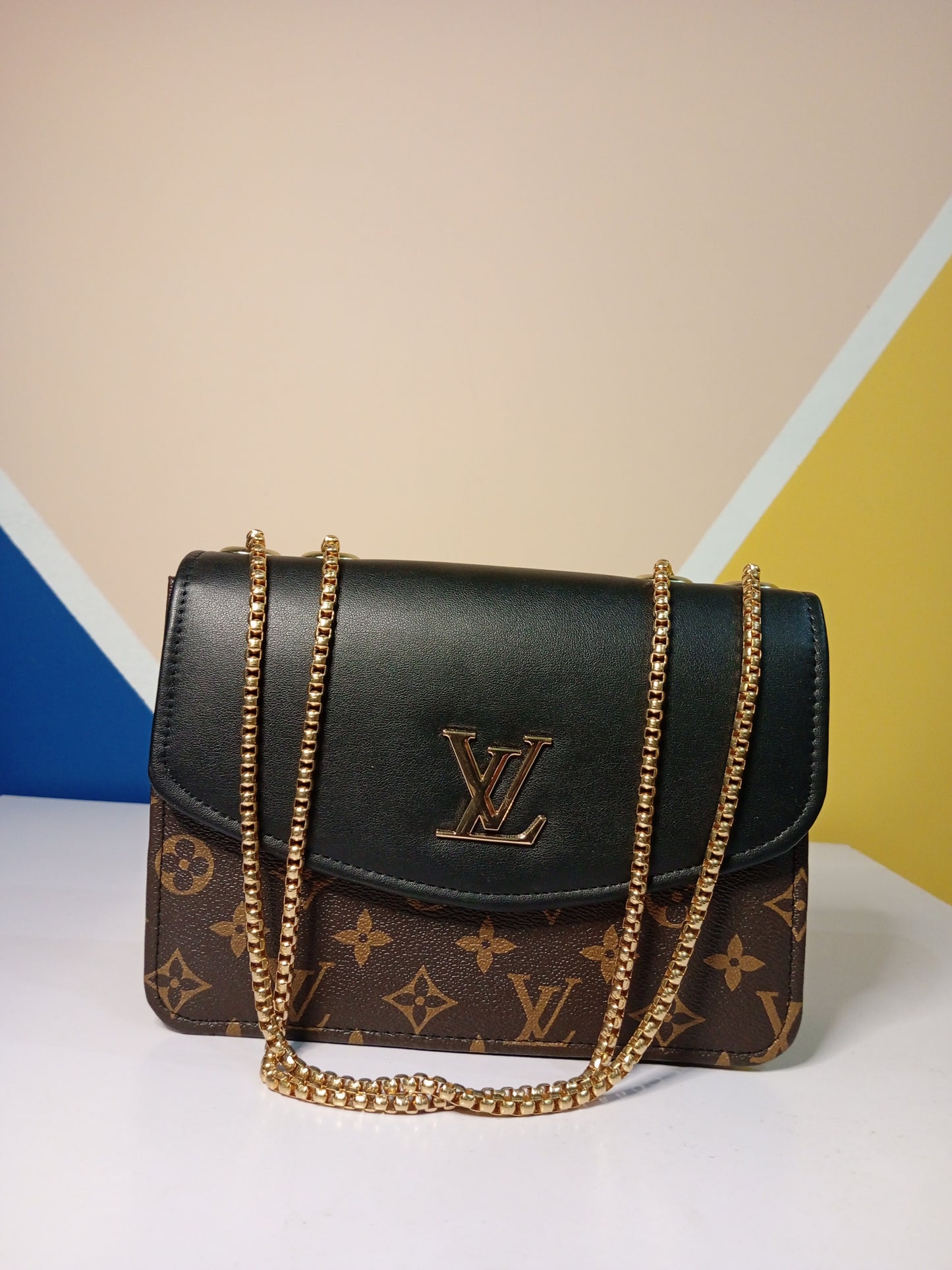 The L'V Crossbody El1