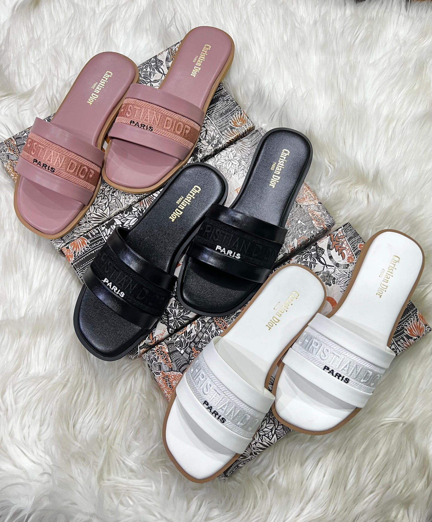 Chrìstian Diór Embroidered Flats EL057