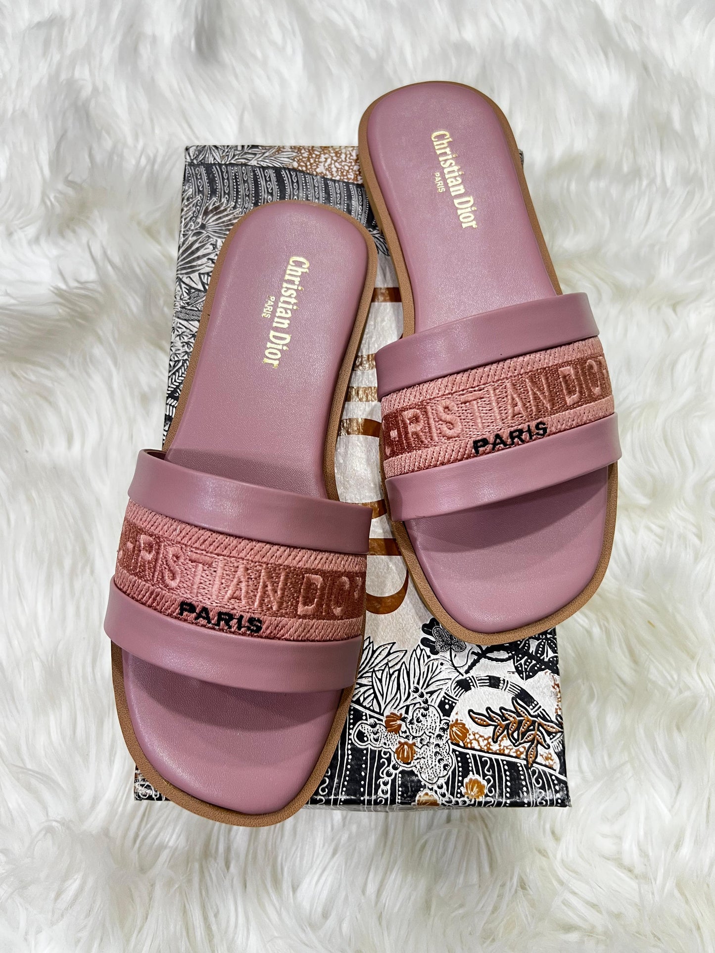 Chrìstian Diór Embroidered Flats EL057