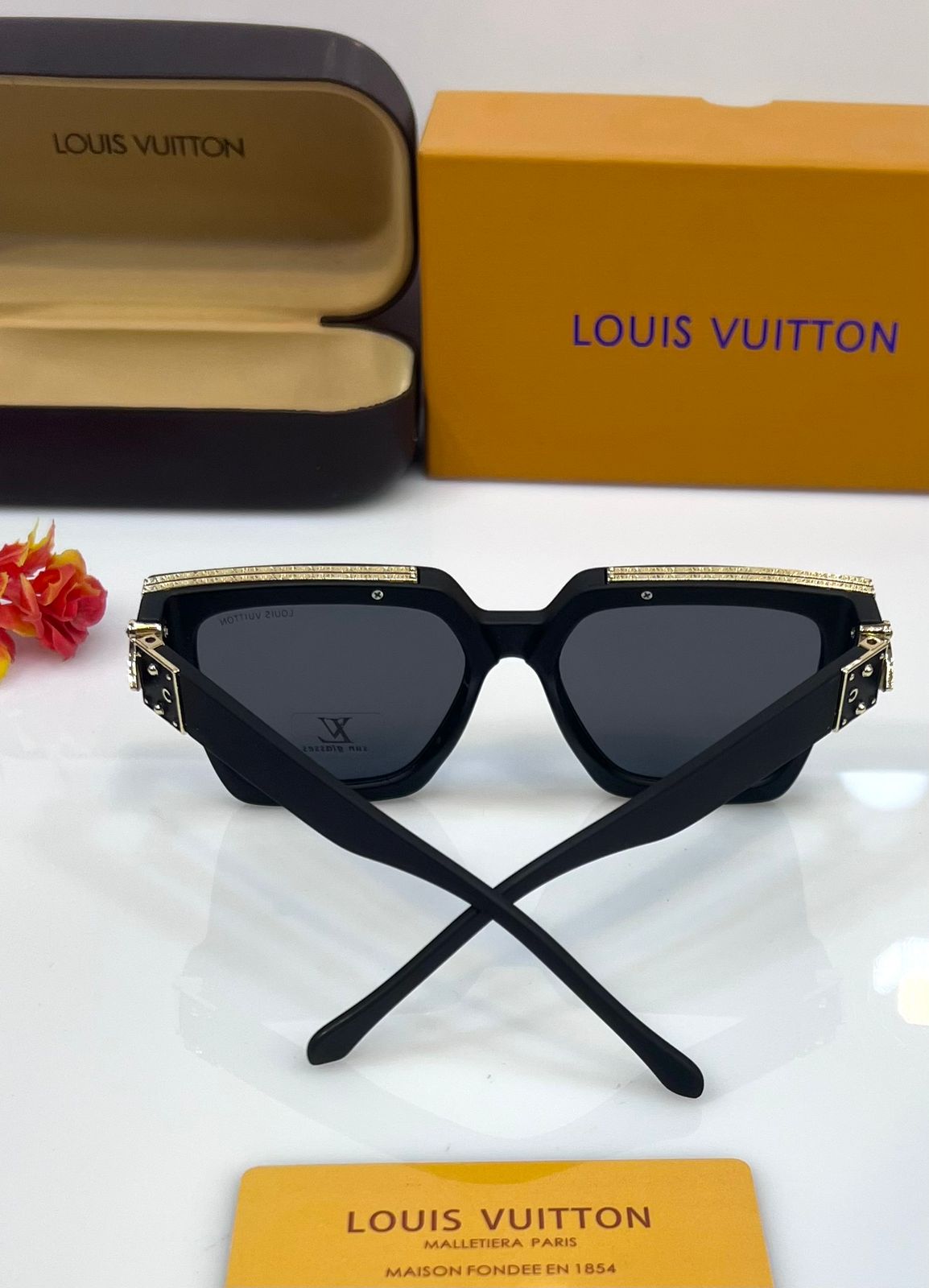 L'V'P Unisex Sunglasses