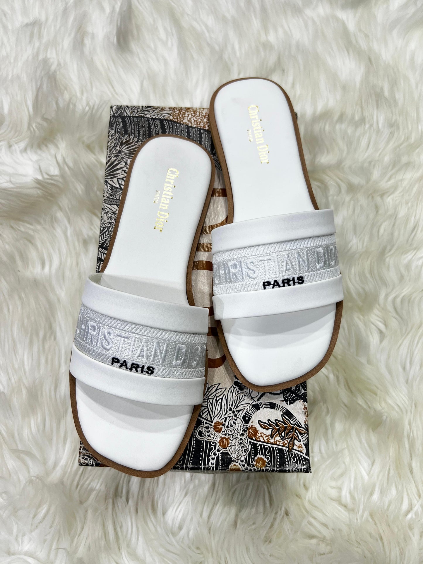 Chrìstian Diór Embroidered Flats EL057