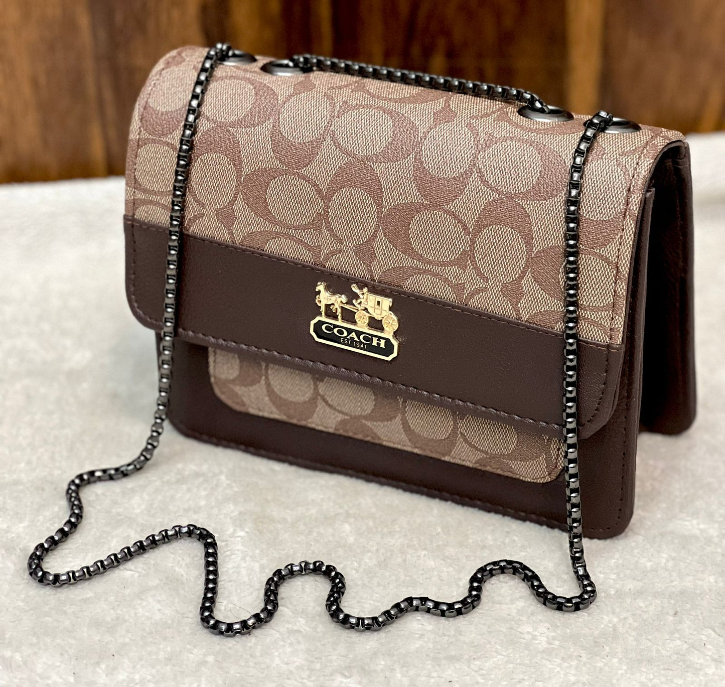 The Còách Crossbody