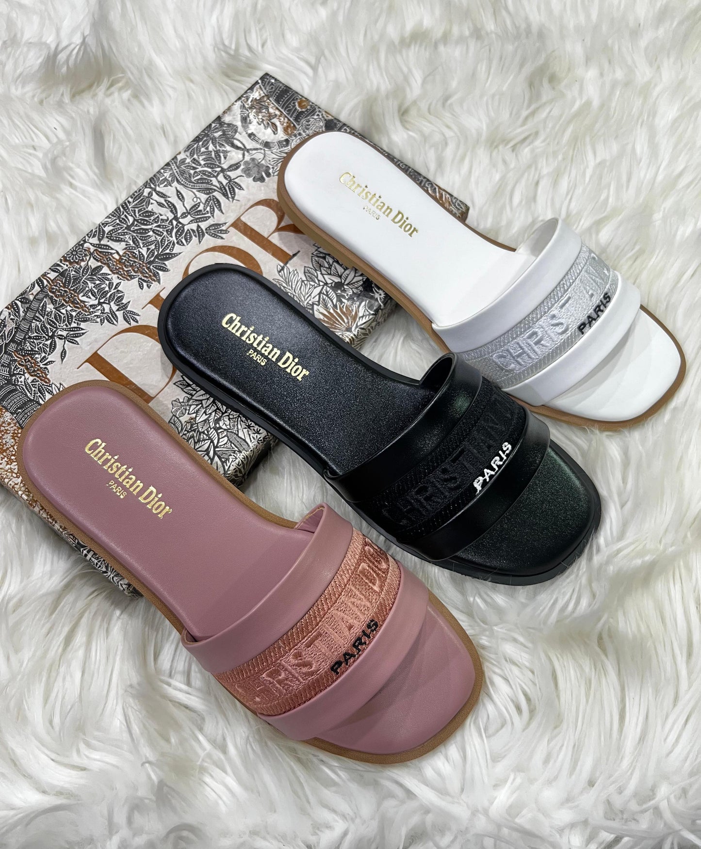 Chrìstian Diór Embroidered Flats EL057
