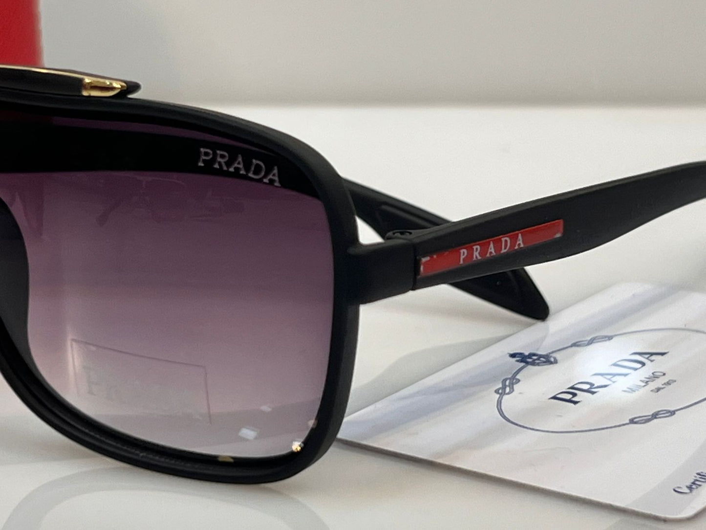 Prádá Unisex Shades