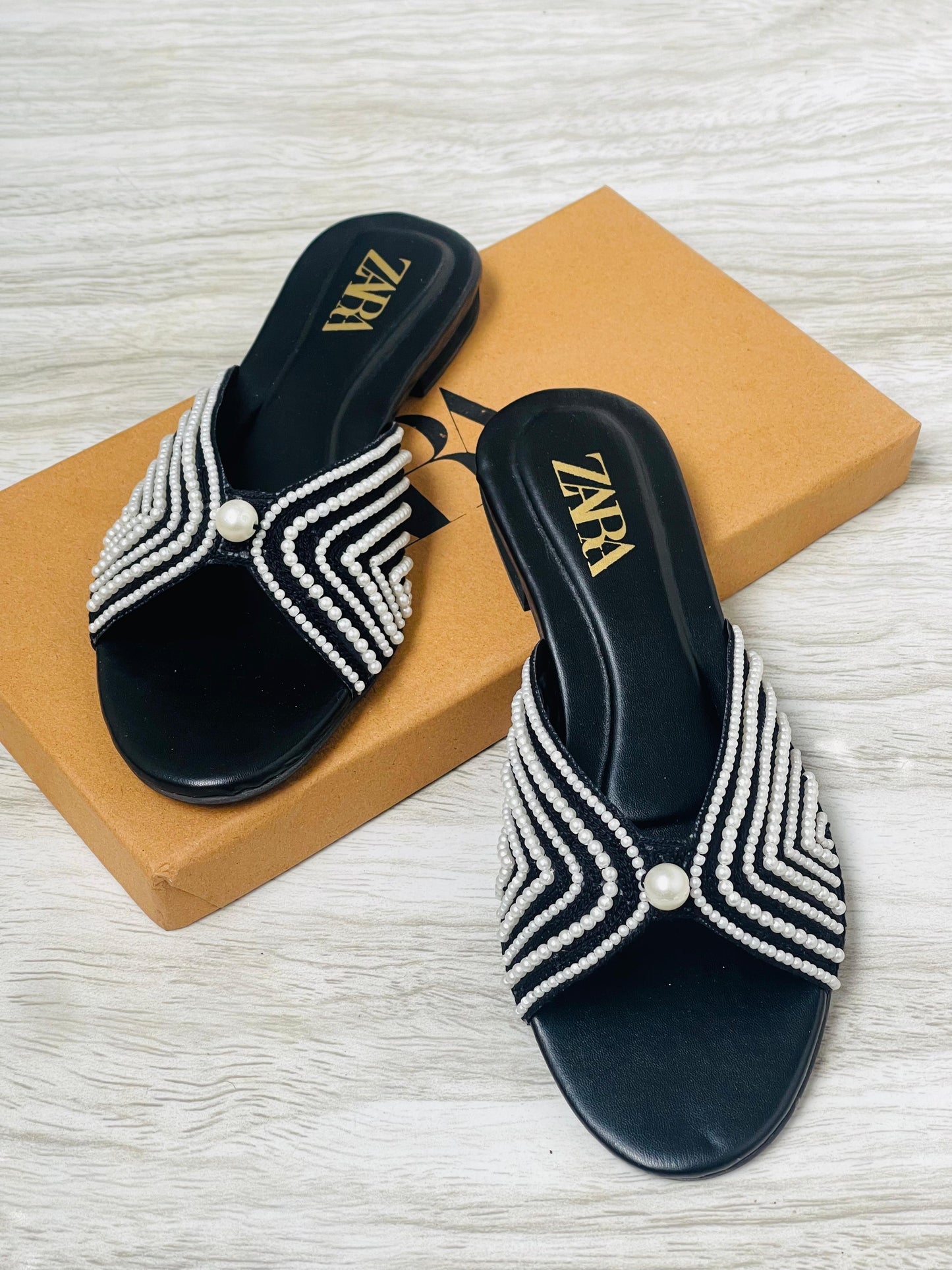 Zárá Embroidered Flats EL012