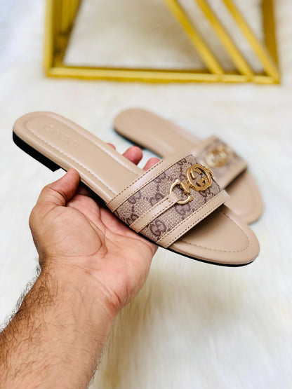 Gûçcì Flat Slides