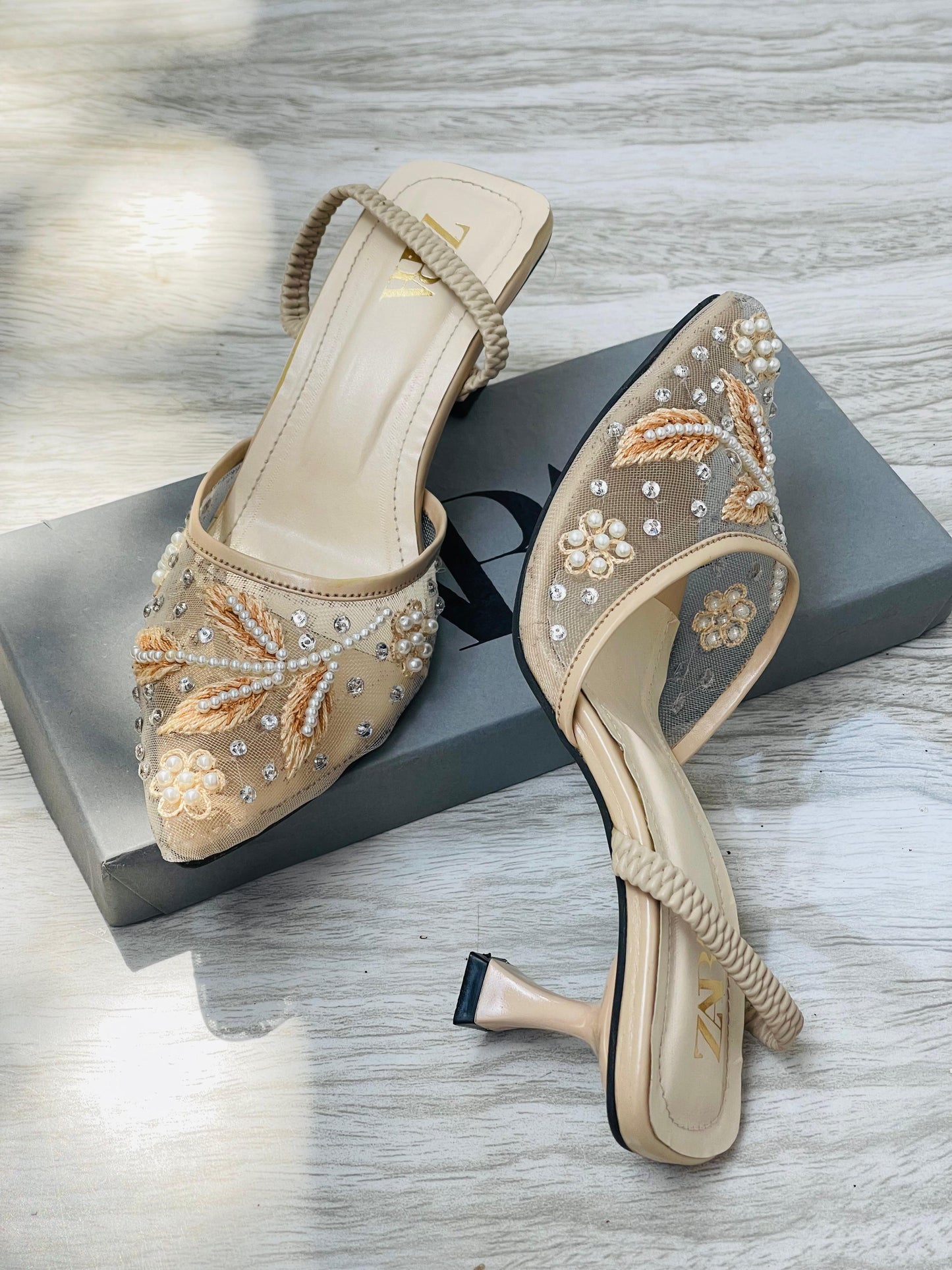 Zára Net Embroidered Heels