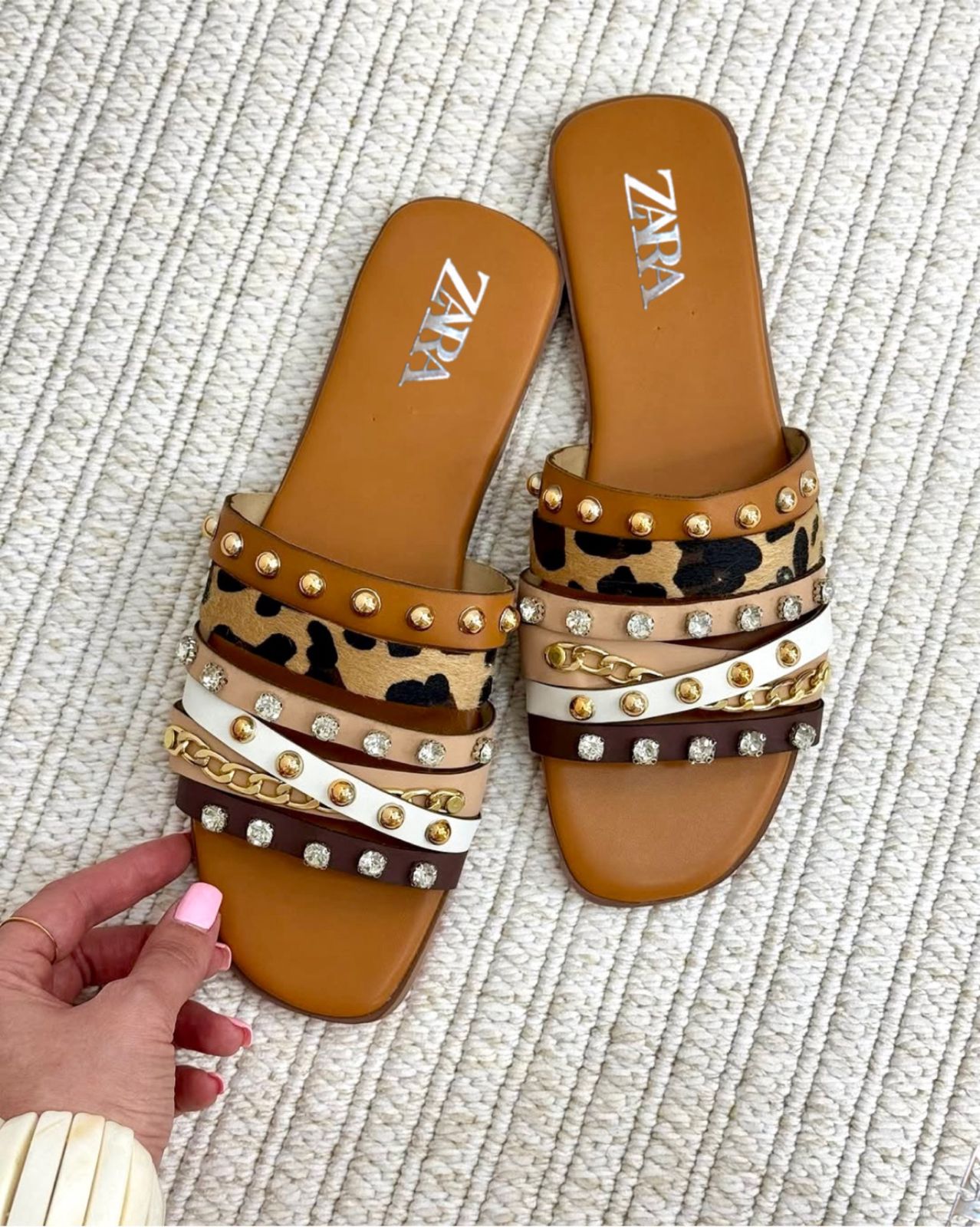 Zárá Studded Flats EL010