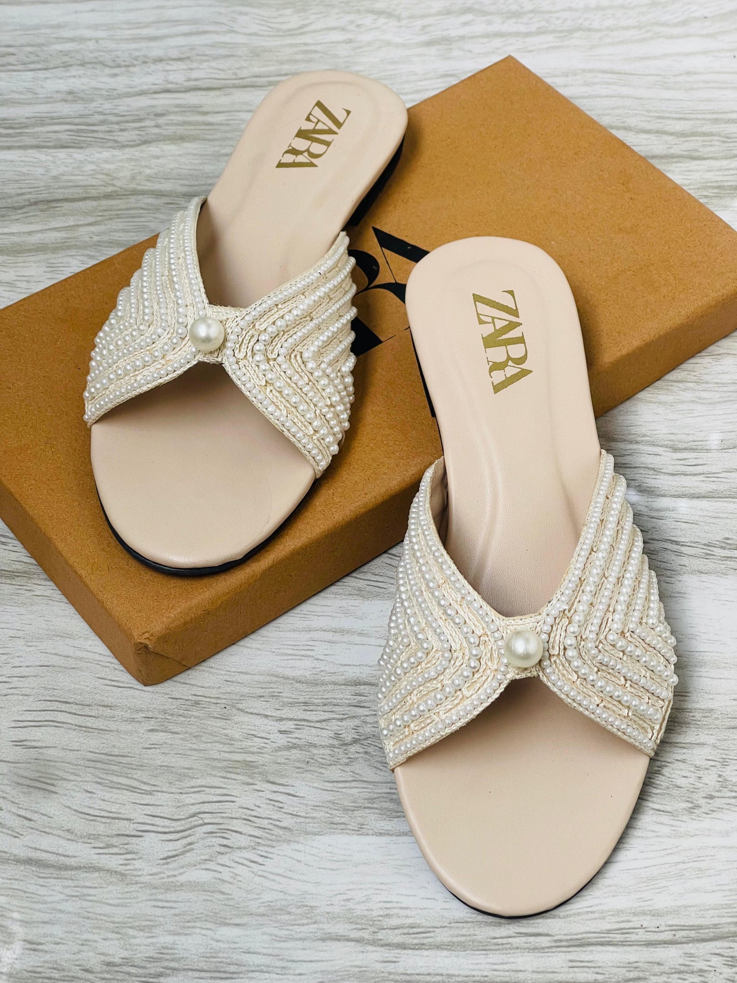 Zárá Embroidered Flats EL012