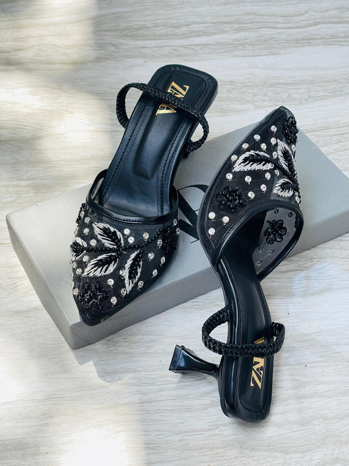 Zára Net Embroidered Heels