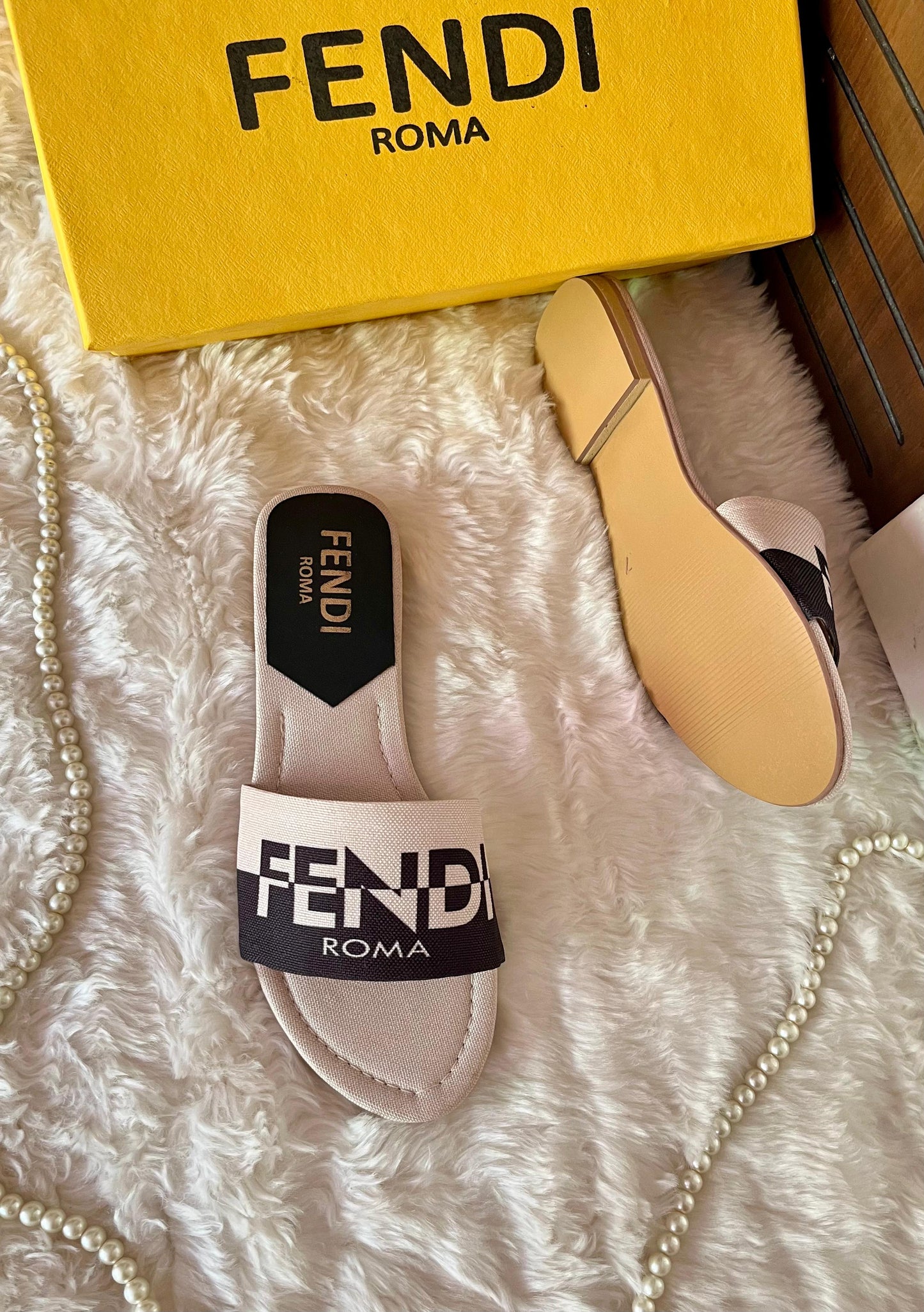 Fèndì Rómá Flats EL030