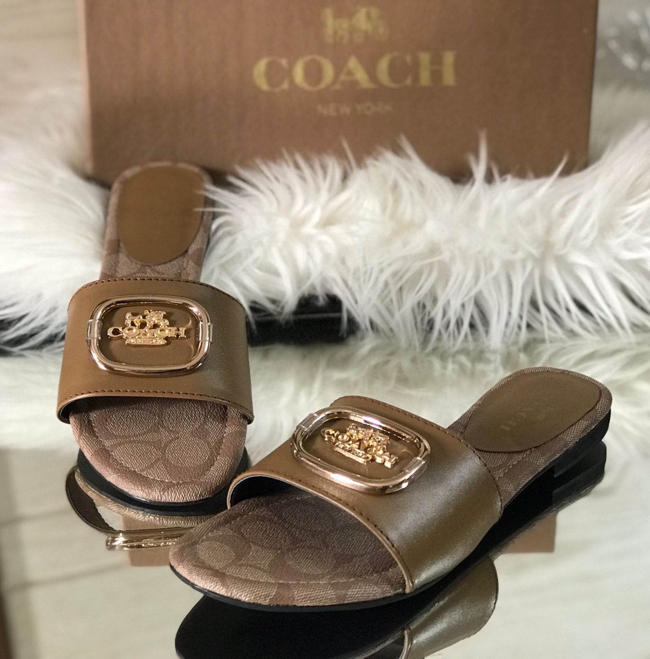 Evy Slipper