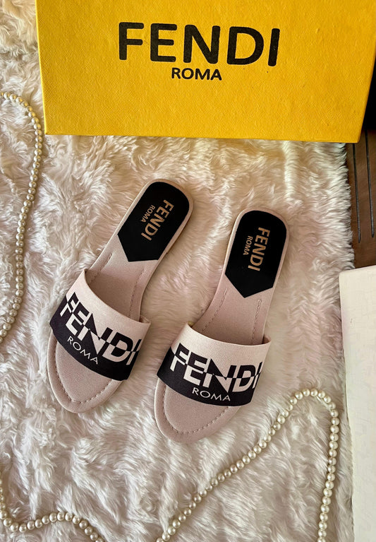 Fèndì Rómá Flats EL030