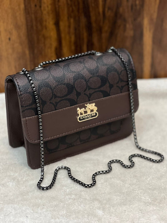 The Còách Crossbody