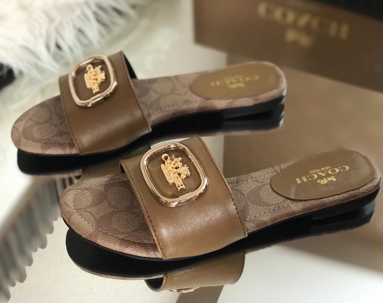 Evy Slipper